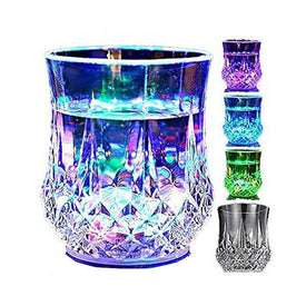 Bicchiere Illuminato LED Induzione Colori Arcobaleno Plexiglass Acqua Drink - Offershop.it