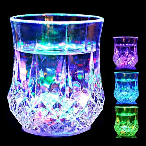 Bicchiere Illuminato LED Induzione Colori Arcobaleno Plexiglass Acqua Drink - Offershop.it
